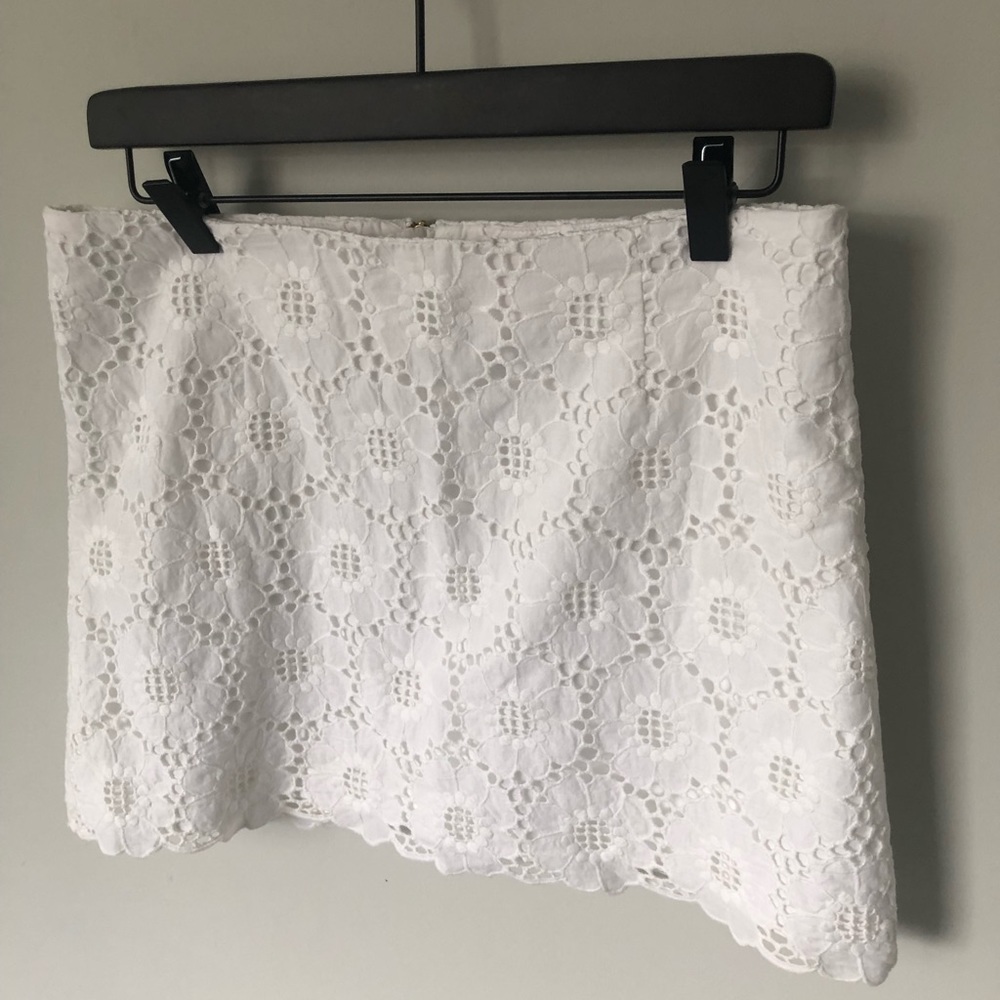 Lilly Pulitzer “Tate” Eyelet Skirt - White with Gold zipper. Size 8